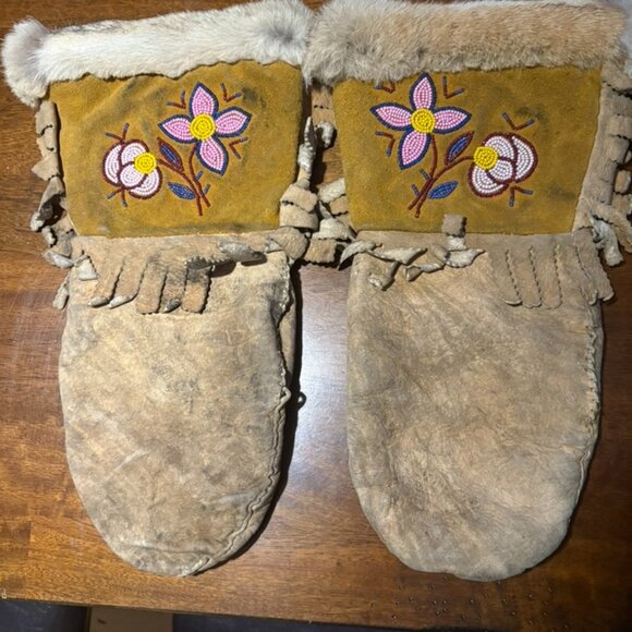 Inuit leather rabbit fur gloves with embroidery, large, used - Picture 1 of 5
